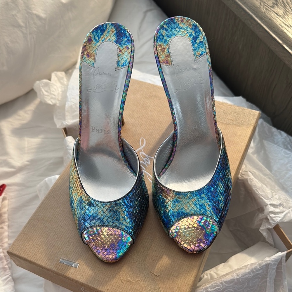 BRAND NEW IN BOX LOUBOUTIN DOLLY 100 iridescent embossed heel mule sandals